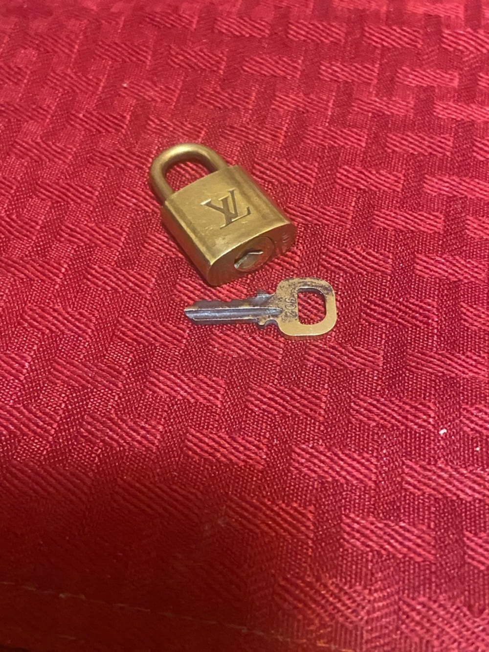 Louis Vuitton #302 Padlock and Key - Picture 4 of 7